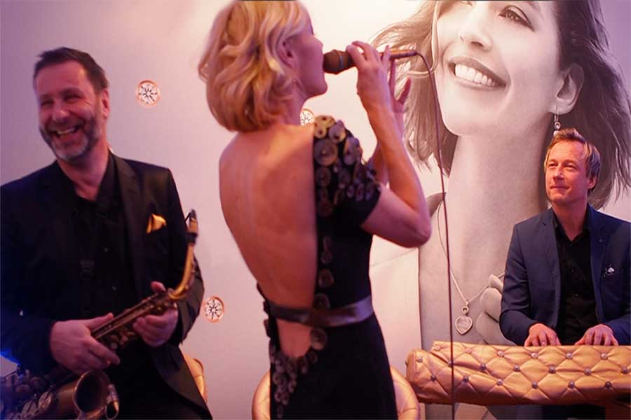 2lounge ist Ihr Trio für exklusive Firmenevents, Empfänge, Get Togther mit Livemusik und Hintergrundmusik im stilvolles Ambiente.